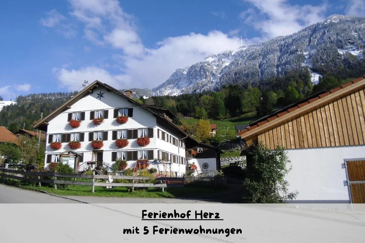 Ferienhof Matthias Herz Реттенберг Фермерский дом